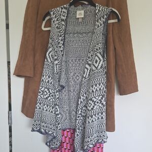 Knox Rose Black and White Geometric Vest